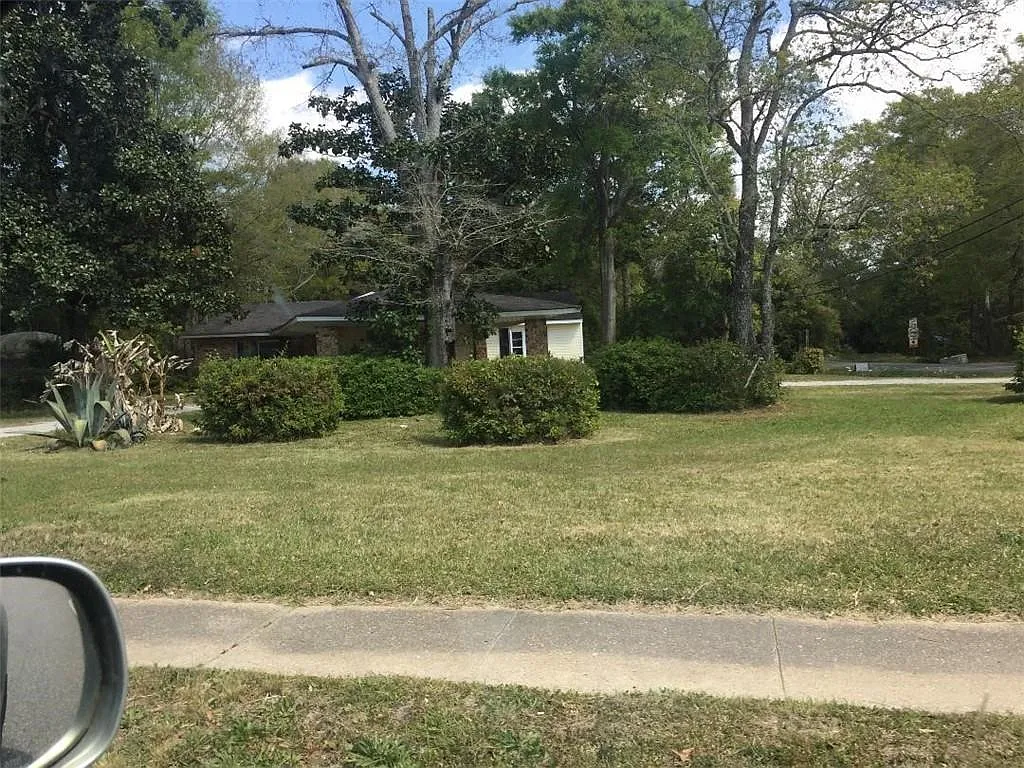 3 bed, 2.0 bath, 2108 sqft, $1,150 — Photo 3