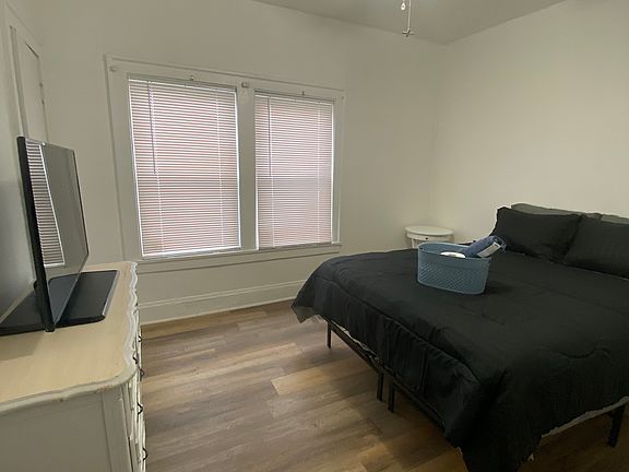 3rd image of 12420 Union Ave APT 1