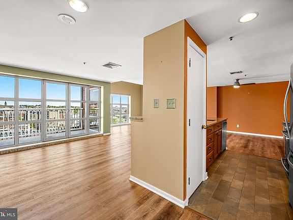 3rd image of 250 S President St APT 909