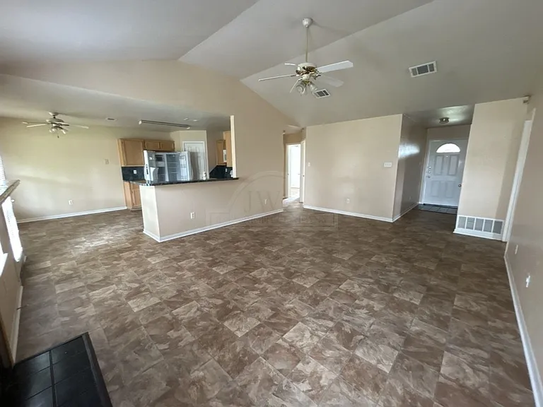 2707 Casey Dr — Photo 4
