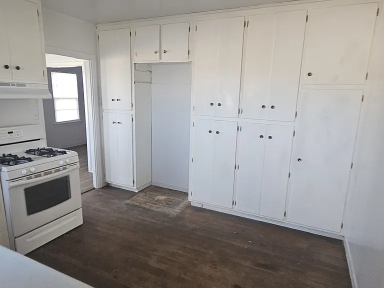 225 E Fredricks St — Photo 11