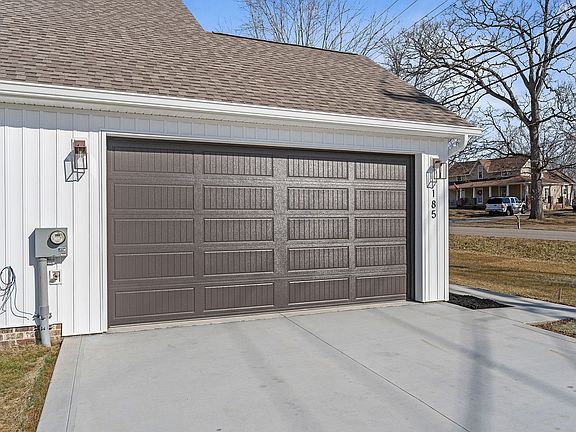 2nd image of 185 Williams Sq Lot 10