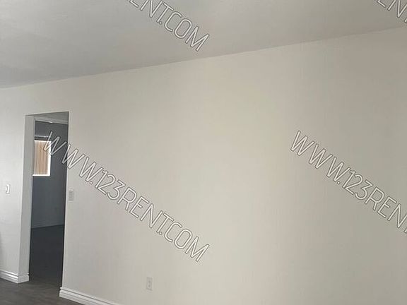4th image of 2890 Sycamore Ave #3
