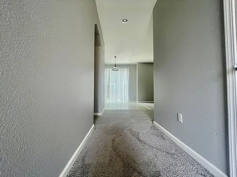 238 Laird Pl — Photo 2