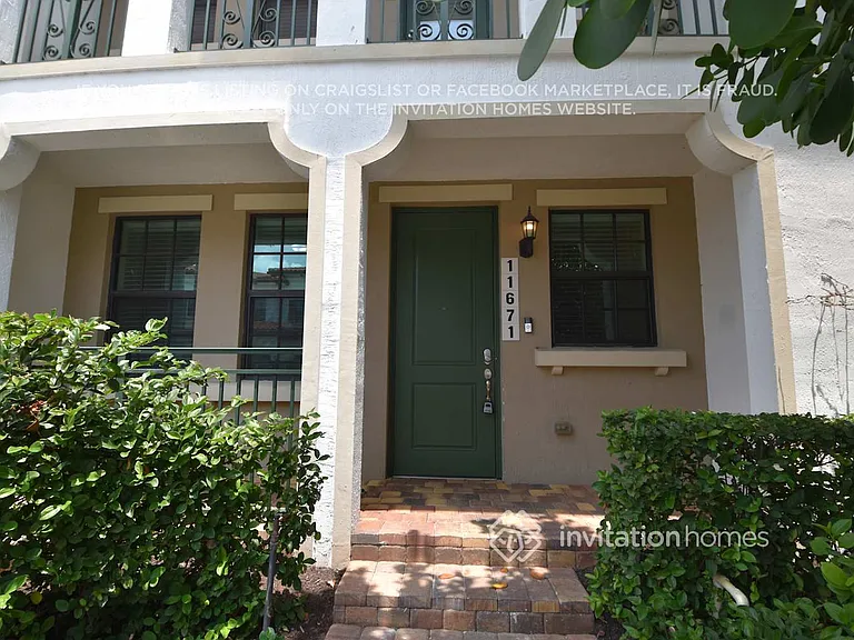 11671 SW 13th Ct — Photo 2