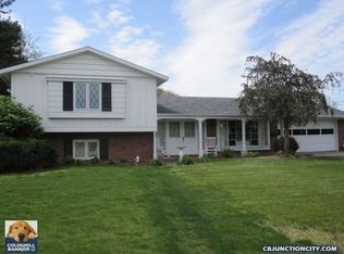 1005 W Chestnut St, Junction City, KS 66441