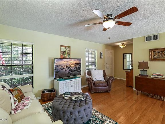 5th image of 111 Sanchez Dr W