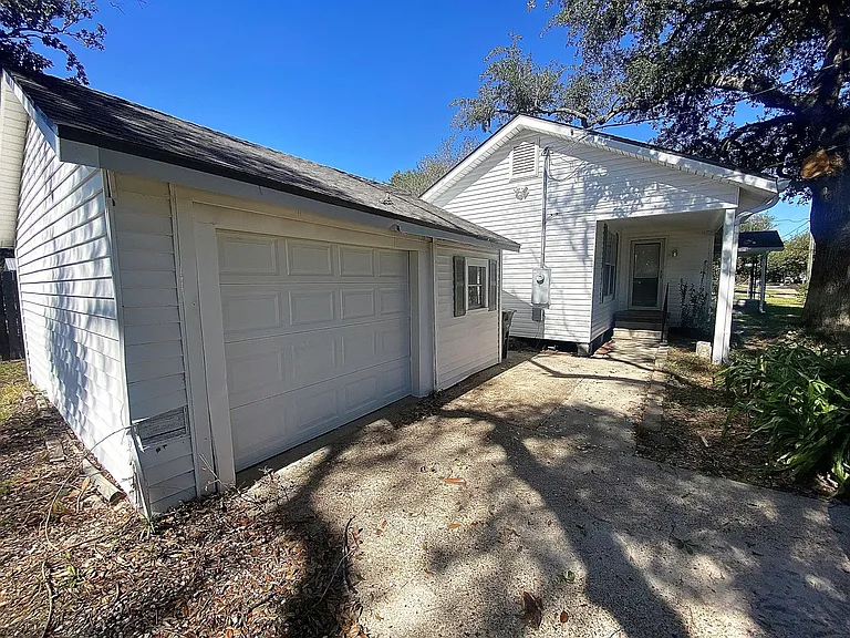 135 W Oak Ln — Photo 21