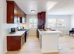 Chateau W6600, Van Nuys, CA 91406