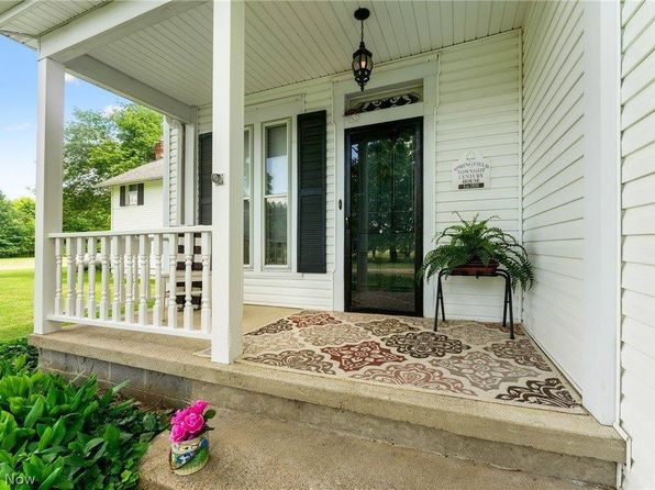 1549 E Garfield Rd, New Springfield, OH 44443