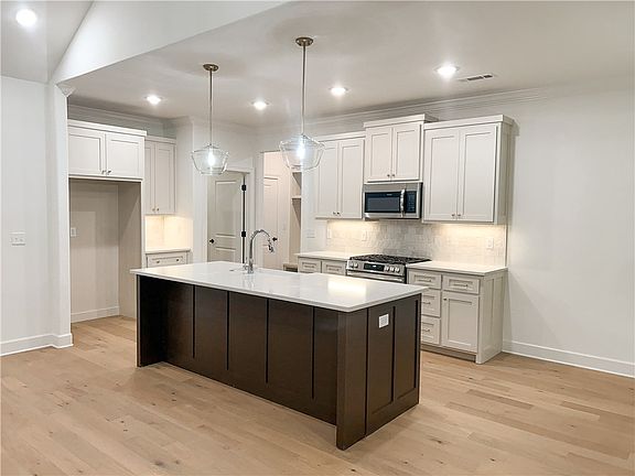 5th image of 11 Overton Dr