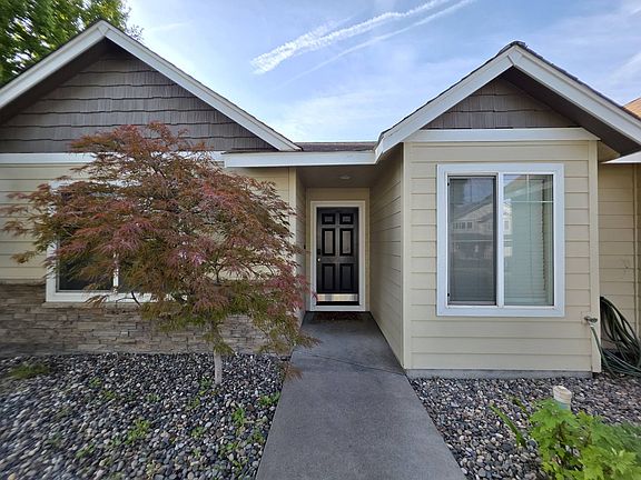 2nd image of 1511 W 40th Pl