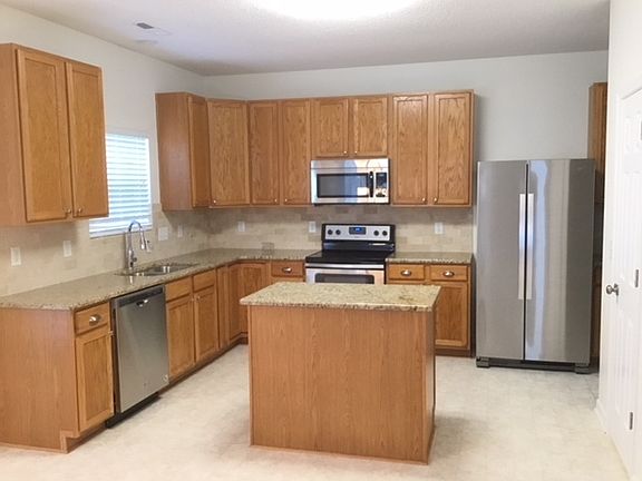 5th image of 2106 Lannigan Dr