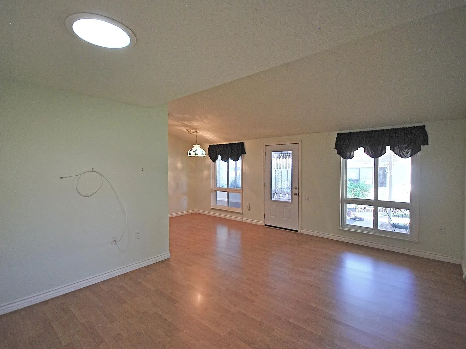 2 bed, 864 sqft, $2,100 — Photo 4