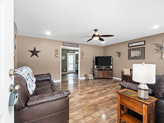 3rd image of 1577 Mobley Ln