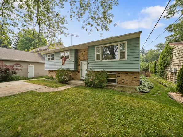 3919 Johnson Ave, Crystal Lake, IL 60014