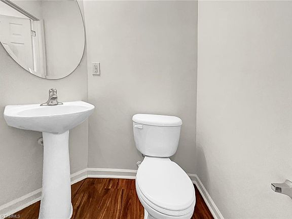 5th image of 1002 Quinlan Dr
