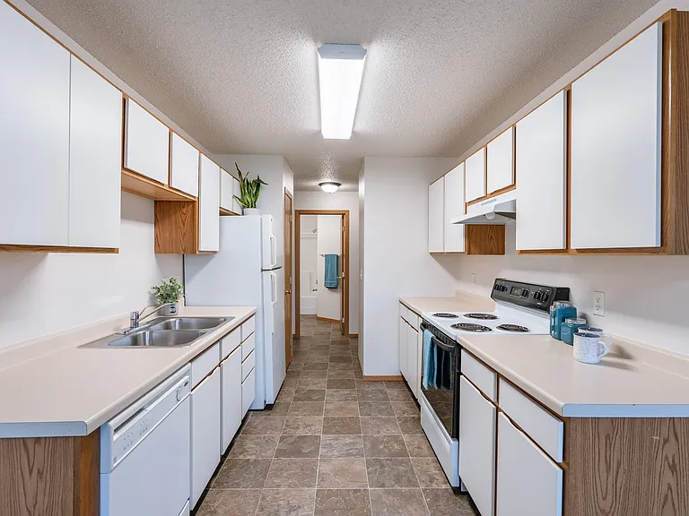 Fargo, ND Thunder Creek Apartments | Kitchen