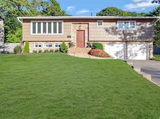 27 Baywood Ln, Bayport, NY 11705