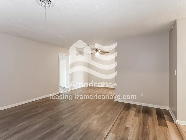 1516493_003_living_room_3.jpg