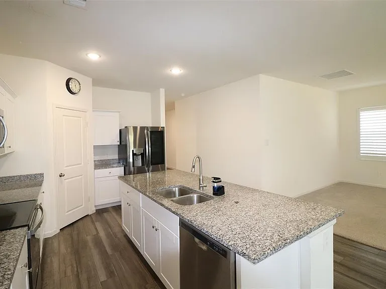 736 Richmond Dr — Photo 14