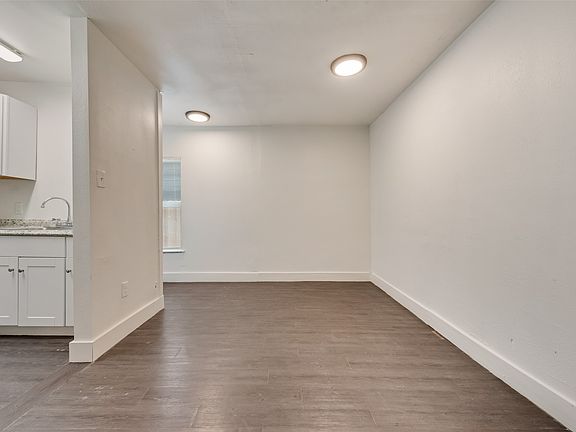 5th image of 2706 Hector St