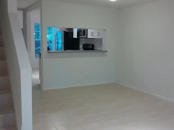 5th image of 7705 Sanibel Dr