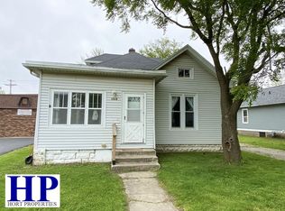 1515 11th St, Charleston, IL 61920