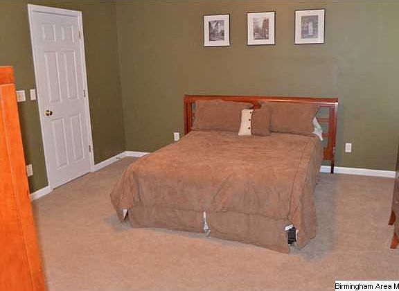 3rd image of 2401 Mountain Dr