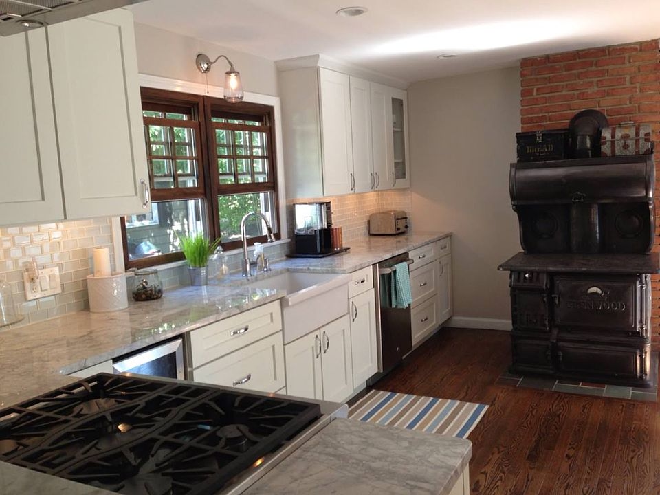 Main kitchen and old stove