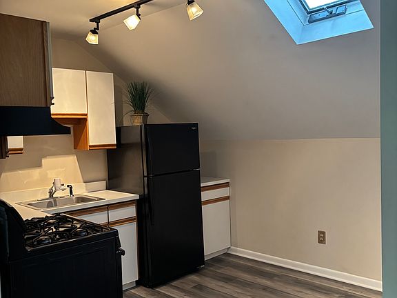 2nd image of 878 Commerce St Floor 2