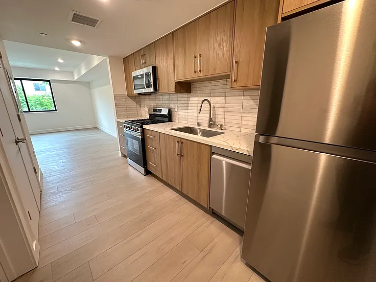941 N Martel Ave #102 — Photo 38