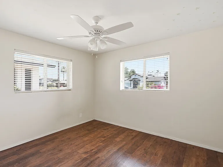 742 E Sierra Vista Dr — Photo 16