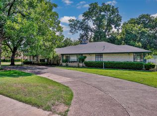 920 S Lindsay St, Gainesville, TX 76240