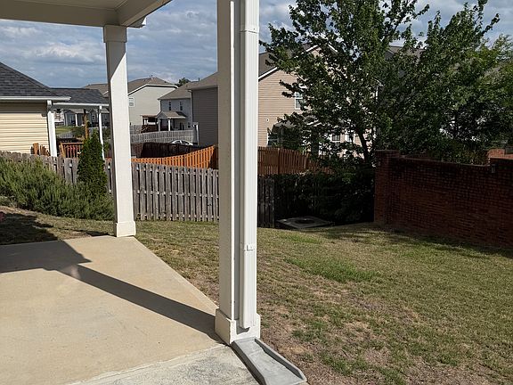 4th image of 205 Barony Place Dr