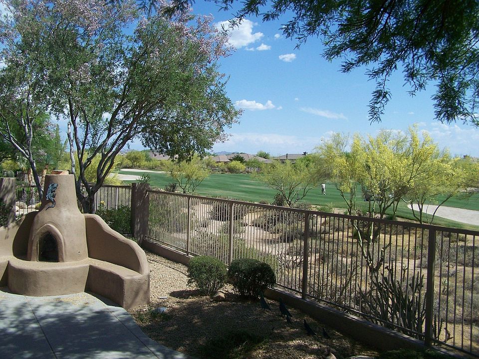 Huge patio, wonderful Kiva and lush golf views