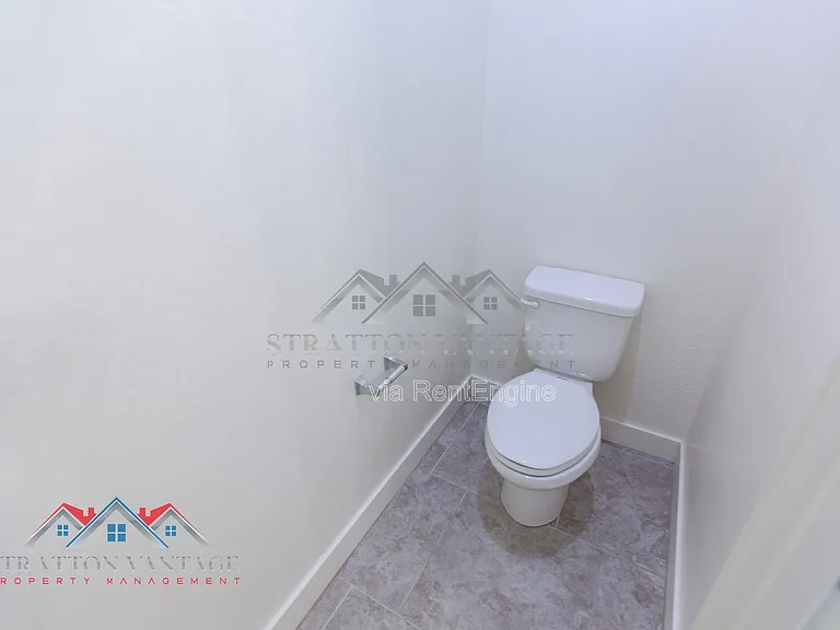 16264 W Canterbury Dr — Photo 41