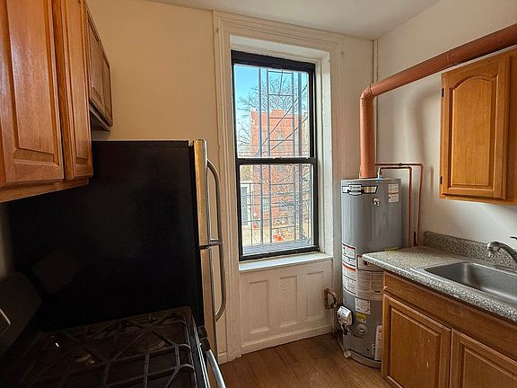 3rd image of 373 Columbia St #2F