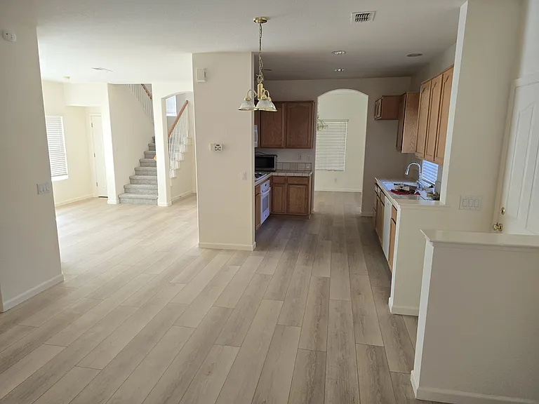 549 Cascade Dr — Photo 6
