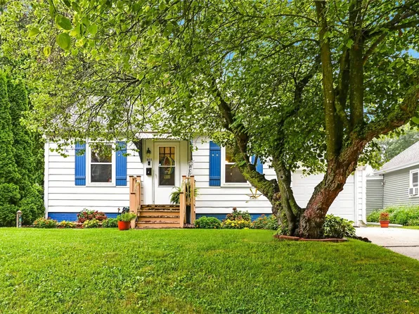 803 W Detroit Ave, Indianola, IA 50125