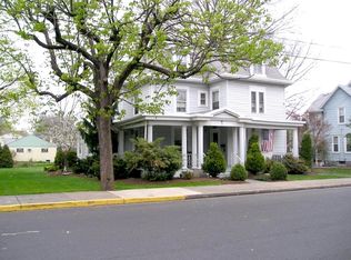 52 S 11th St, Quakertown, PA 18951