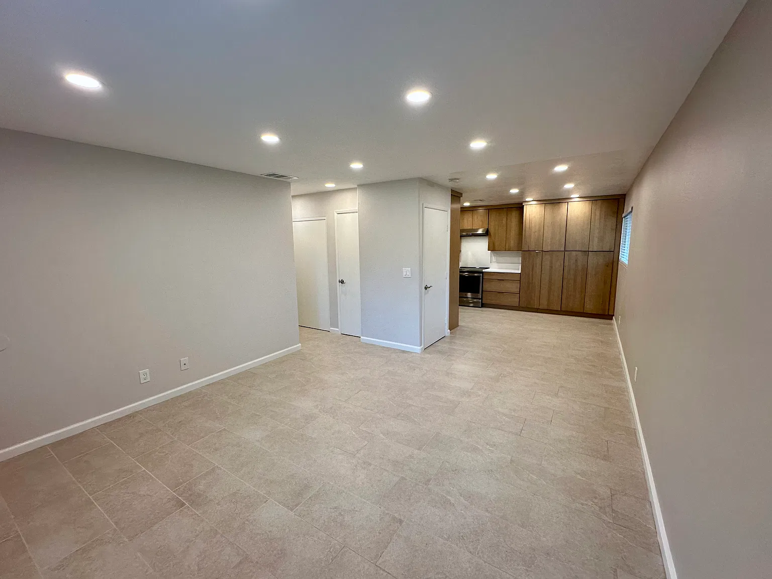 3 bed, 1110 sqft, $2,500 — Photo 3