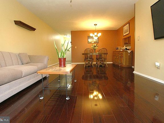 5th image of 36 Barberry Ct