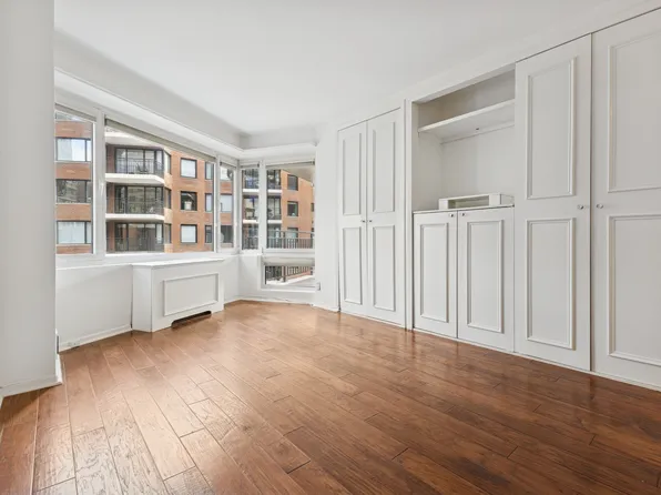 60 Sutton Place South image 9 of 20