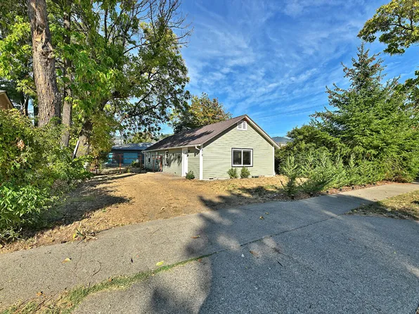 418 SE I St #A/b, Grants Pass, OR 97526