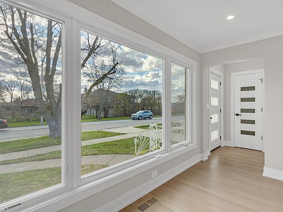 3rd image of 4605 N Canfield Ave