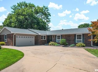 192 Potawatomi Rd, Galesburg, IL 61401