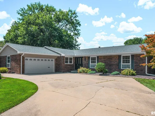 192 Potawatomi Rd, Galesburg, IL 61401