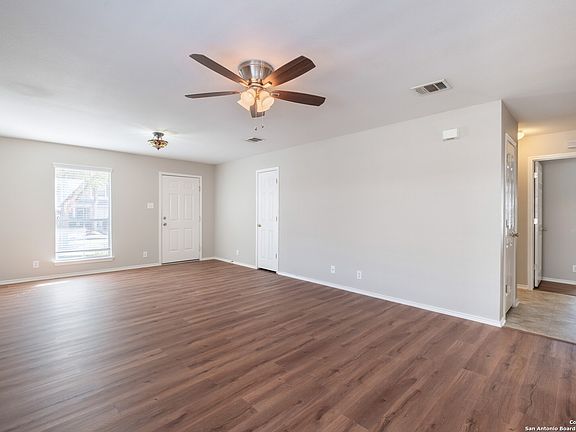 5th image of 15847 Manes Grove