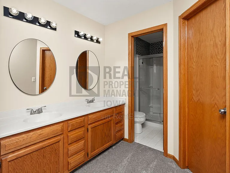 8912 Highland Oaks Dr — Photo 16